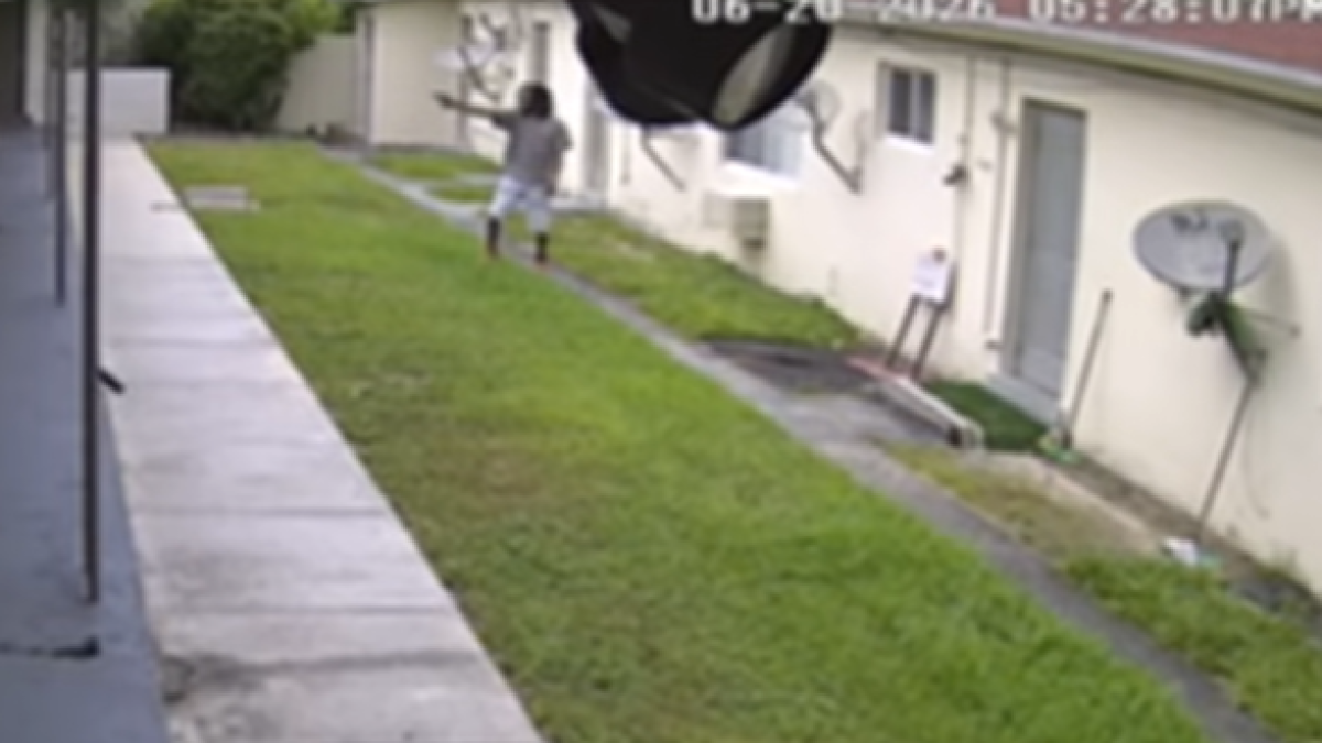 Video shows suspect firing several shots at apartment in North Miami Beach – NBC 6 South Florida
