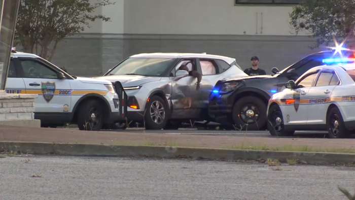 Community urged to avoid University Blvd. at Arlington Road after heavy police presence