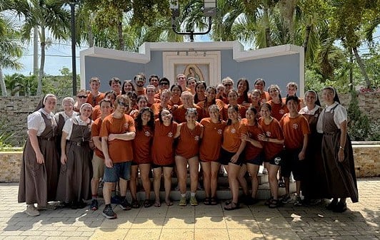 GCU students, alums help Florida children fortify their faith