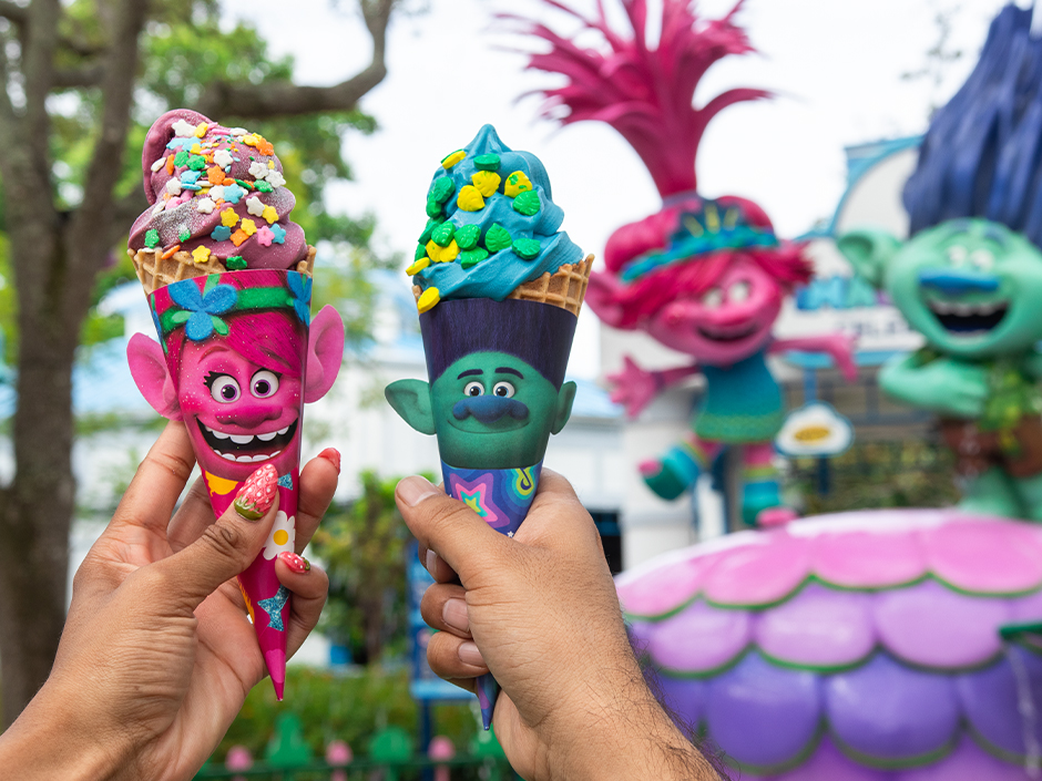 Poppylicious Pink and Brozone Berry at Trolls Treats in DreamWorks Land at Universal Studios Florida | The Main Street Mouse Poppy licious Pink and Brozone Berry at Trolls Treats in Dreamworks Land at Universal Studios Florida