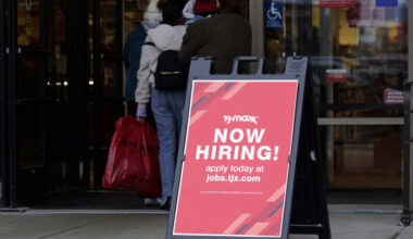 Florida’s jobless rate drops for first time since 2024