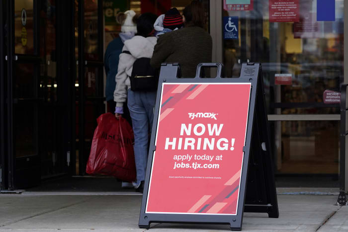 Florida’s jobless rate drops for first time since 2024