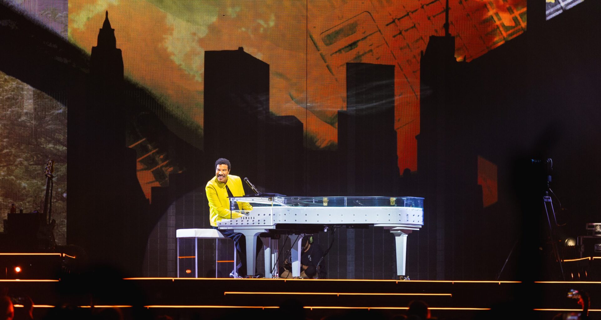 Photos: In Tampa, Lionel Richie and Earth, Wind & Fire stage soulful co-headlining gig