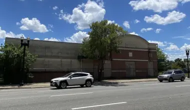 Cars exiting Interstate 10 onto Union Street pass the derelict Sax Seafood & Grill at 816 W. Union St.