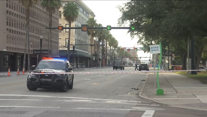 Heavy police presence shuts down part of East Bay Street in downtown Jacksonville