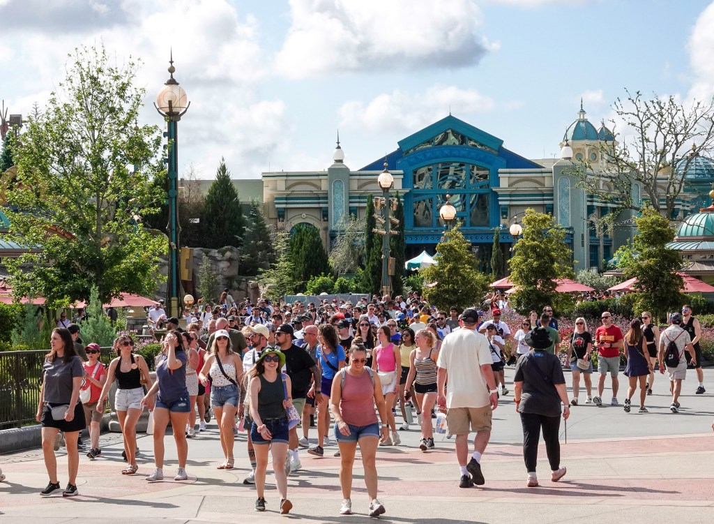 Orange County’s tourist-tax record stretches to 14 months – Orlando Sentinel