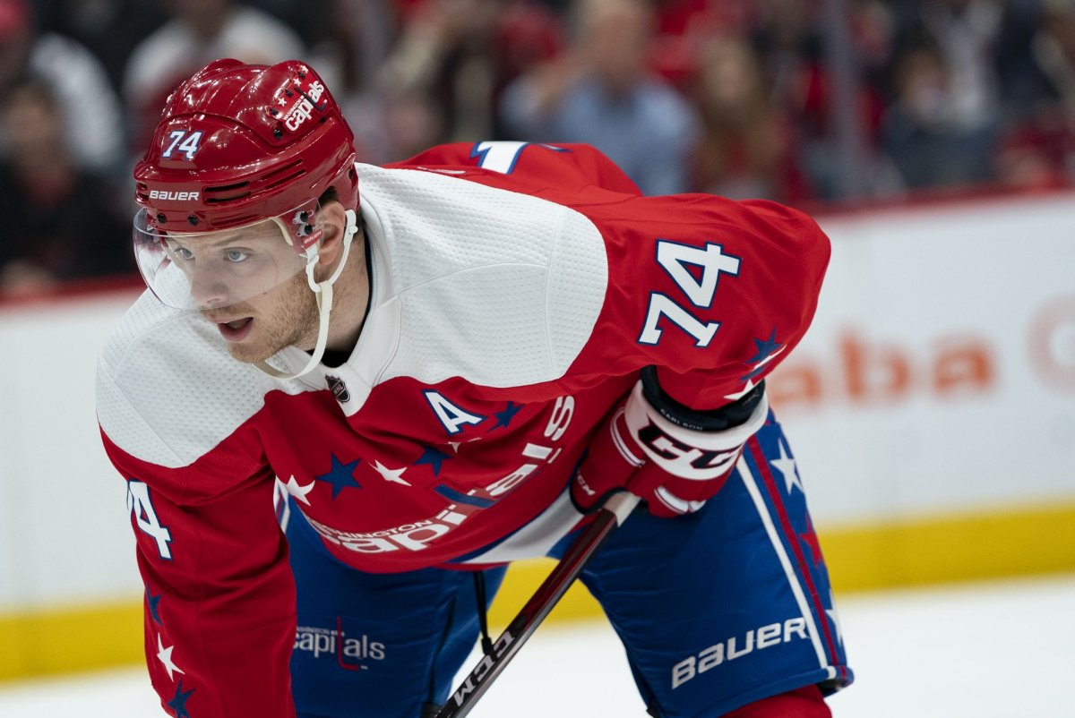 Tampa Bay Lightning sign defenseman John Carlson to 2-year deal