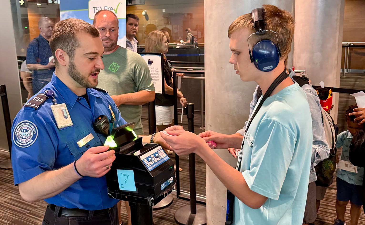 Tampa airport adopting security screening privatization