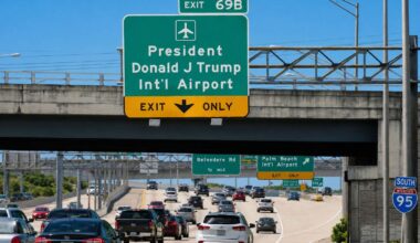 United Airlines Will Let Passengers Avoid Trump Airport And Switch To Miami Or Fort Lauderdale For Free