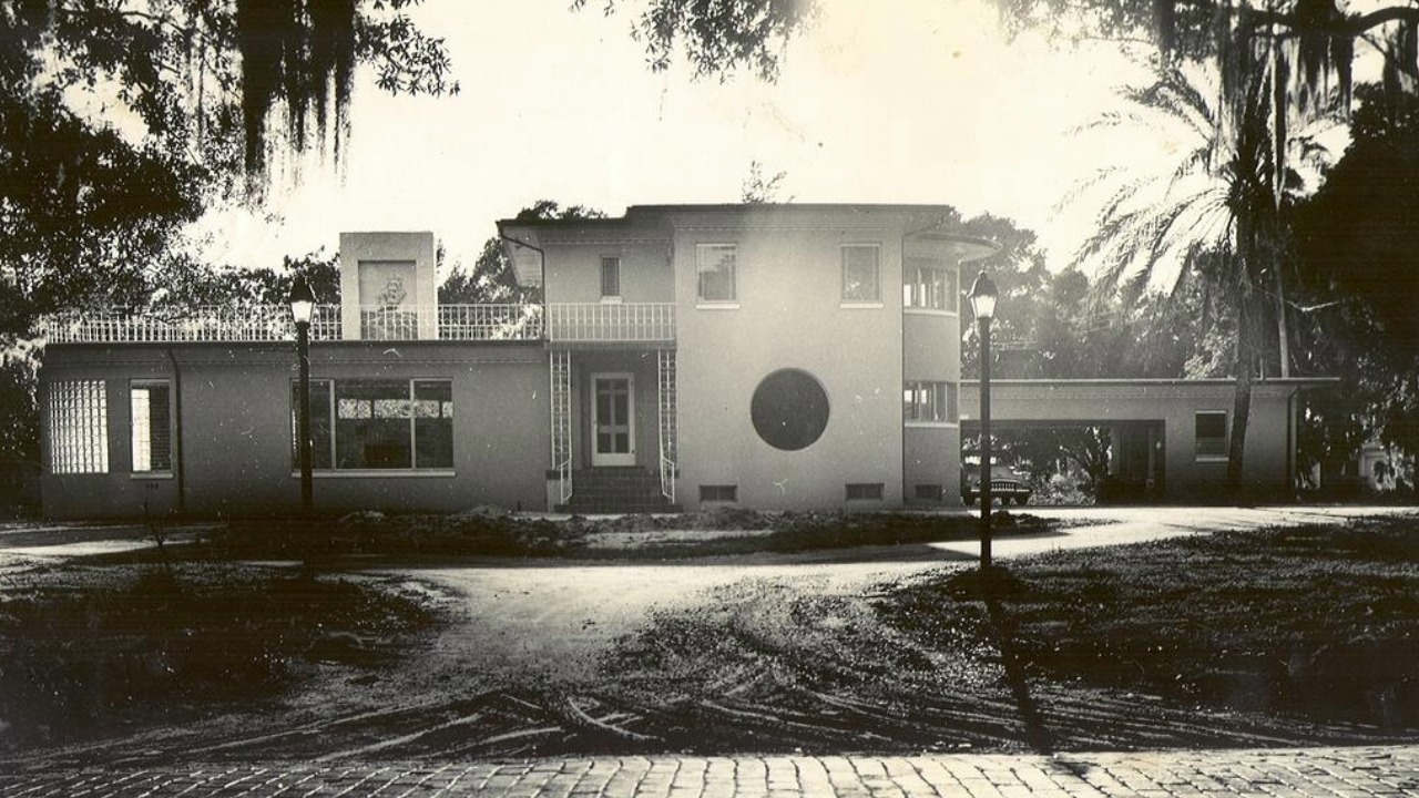 Historic George Guida Sr. House in West Tampa, a 1952 Art Moderne residence, before its restoration.