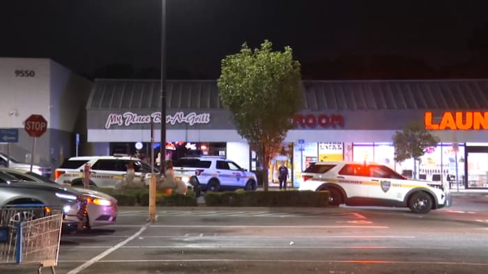 Man critically injured after being shot in the face outside Baymeadows bar, JSO says