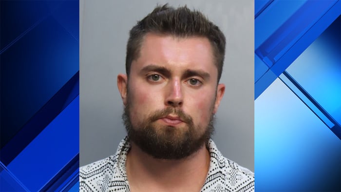 Police: Pantless man breaks into 2 Coral Gables apartments