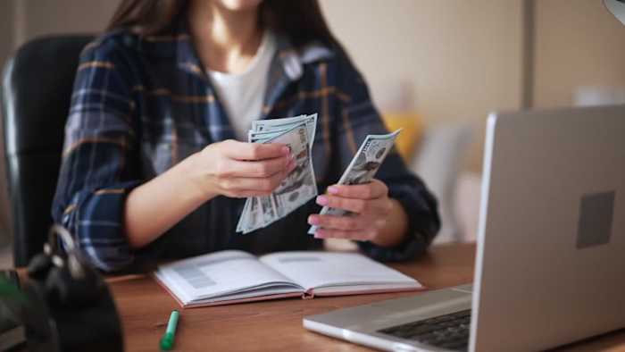 AI-powered real estate services promise homebuyers thousands in savings, but experts warn against replacing agents