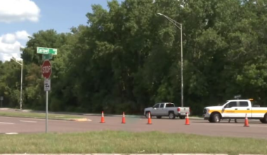 Traffic Alert: Deadly crash involving pickup truck and semi shuts down section of Zoo Parkway