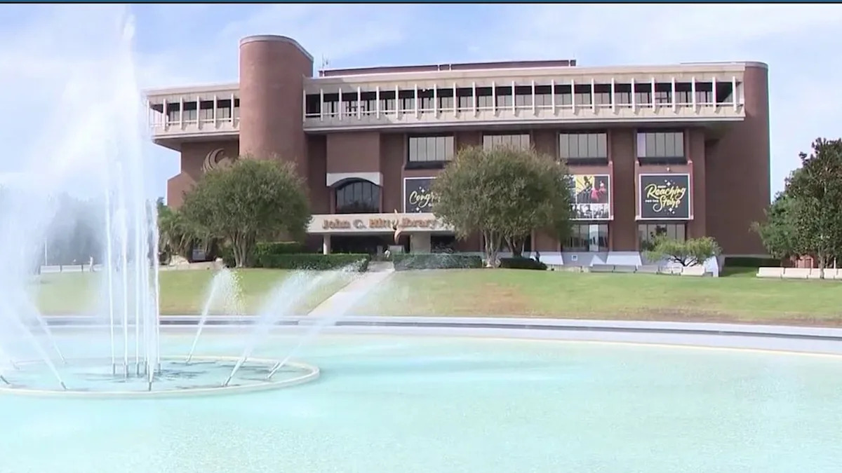 Florida board bars undocumented students from state colleges, GED programs