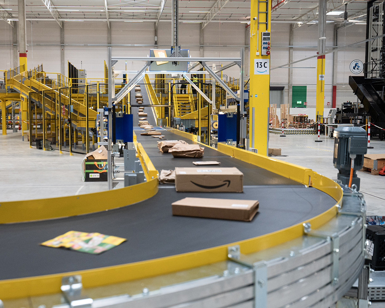Amazon to temporarily close Port St. Lucie fulfillment center, laying off 500 workers