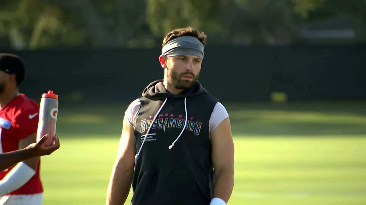 Tampa Bay Buccaneers quarterback Baker Mayfield practices at the AdventHealth Training Center in Tampa. (Spectrum Sports 360/Michael Epps)