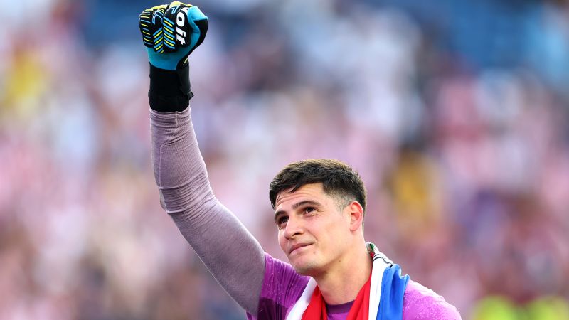 Paraguay goalkeeper to get back the jersey he sold to support his baby