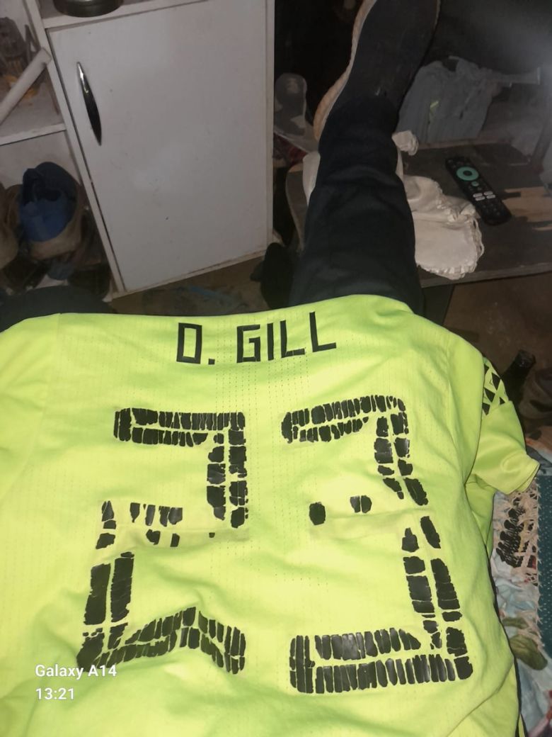 Suárez kept the shirt safely and says he will be happy to return it to Gill, now a national hero.