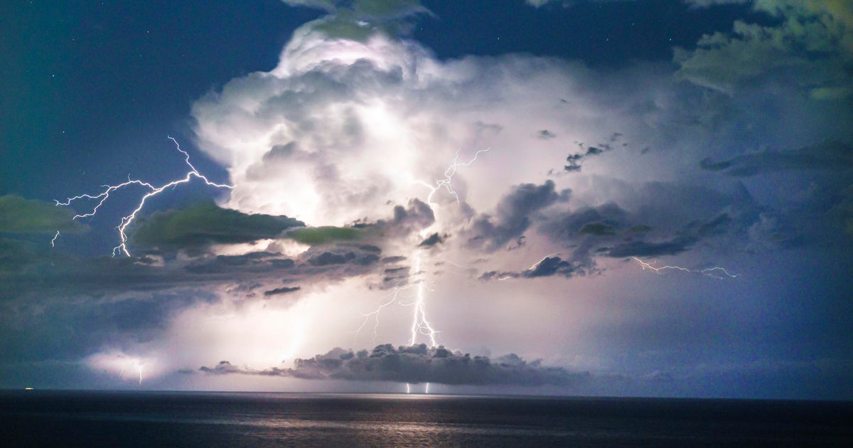 Florida lightning strikes injure lifeguard, sheriff's deputy over Fourth of July holiday weekend