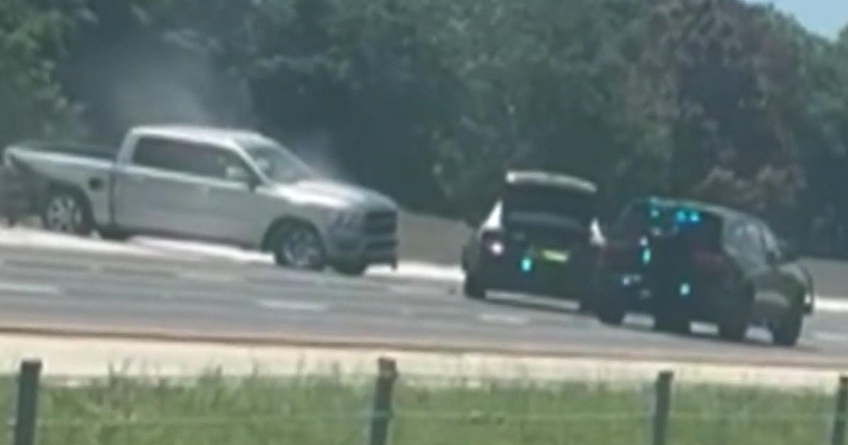 Florida police spray bullets at homicide suspect's vehicle following car chase