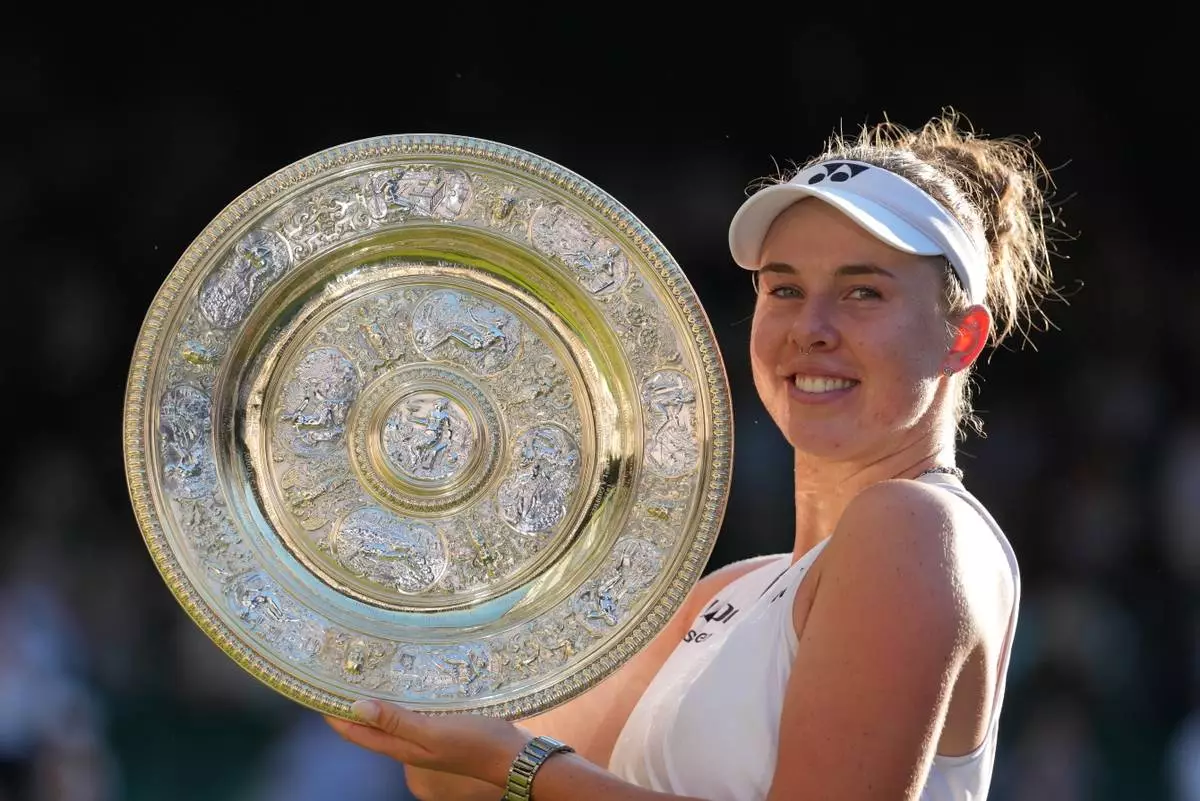 Linda Noskova of Czech Republic poses with the trophy after winning against Karolina Muchova of Czech Republic in the women's singles final at Wimbledon Tennis Championships in London, Saturday, July 11, 2026. (AP Photo/Kirsty Wigglesworth)