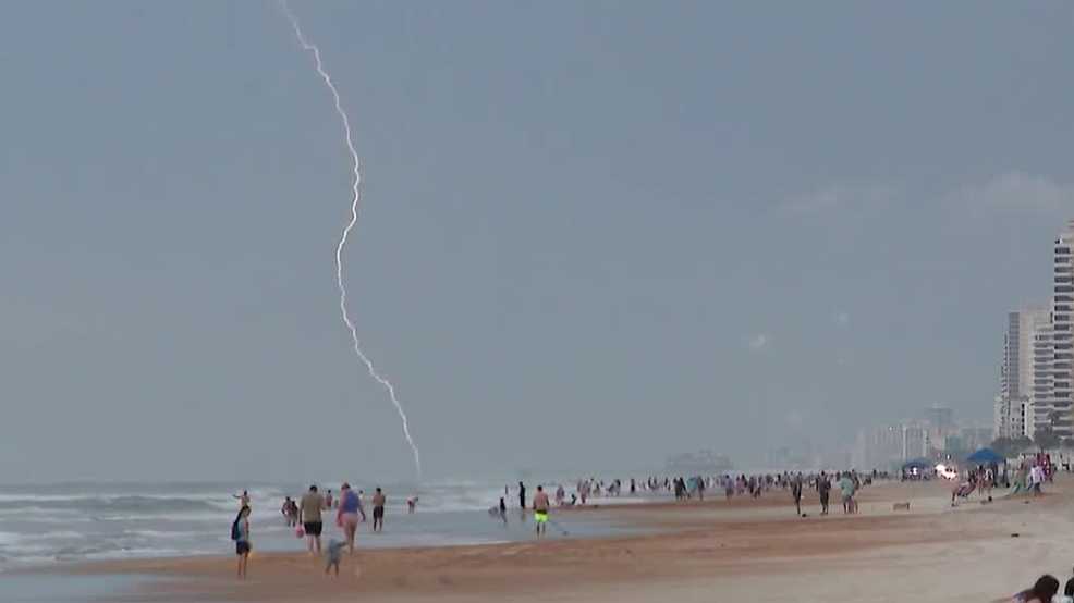 Florida lifeguard survives lightning strike