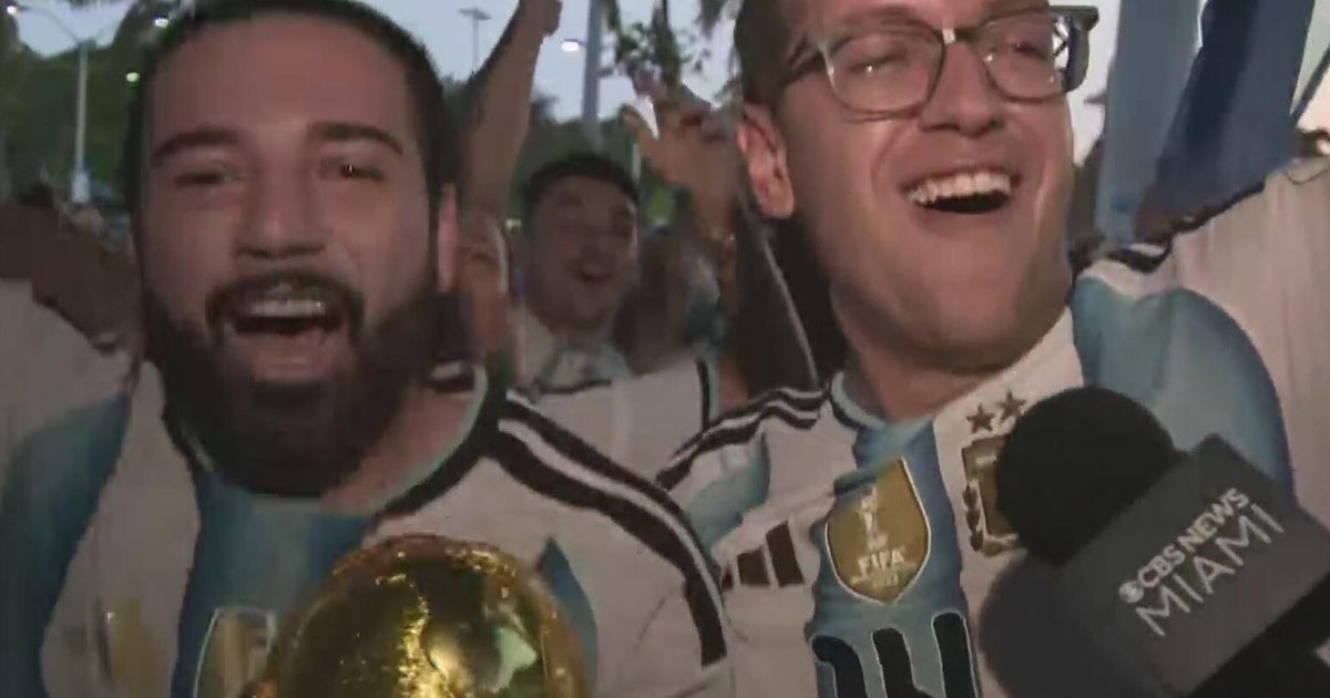 "We're going to be champions". Argentina fans in Miami Beach celebrate team's win against England