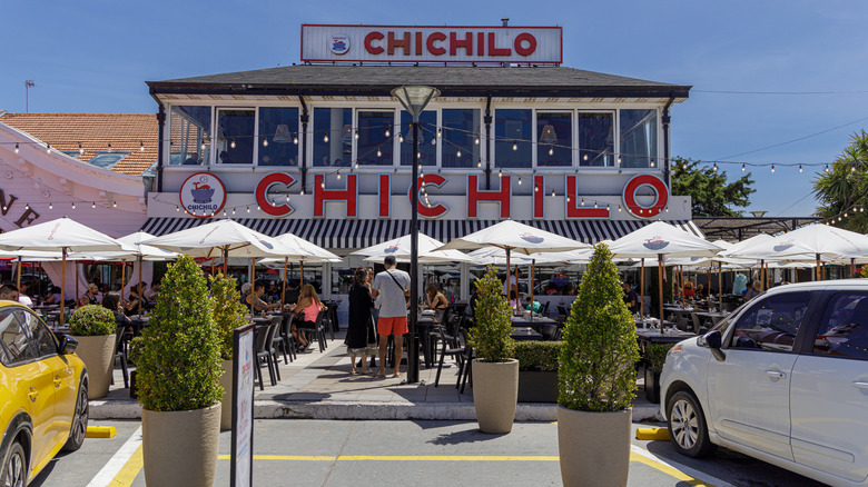 Exterior of the Chichilo Restaurant near the Mar del Plata port.