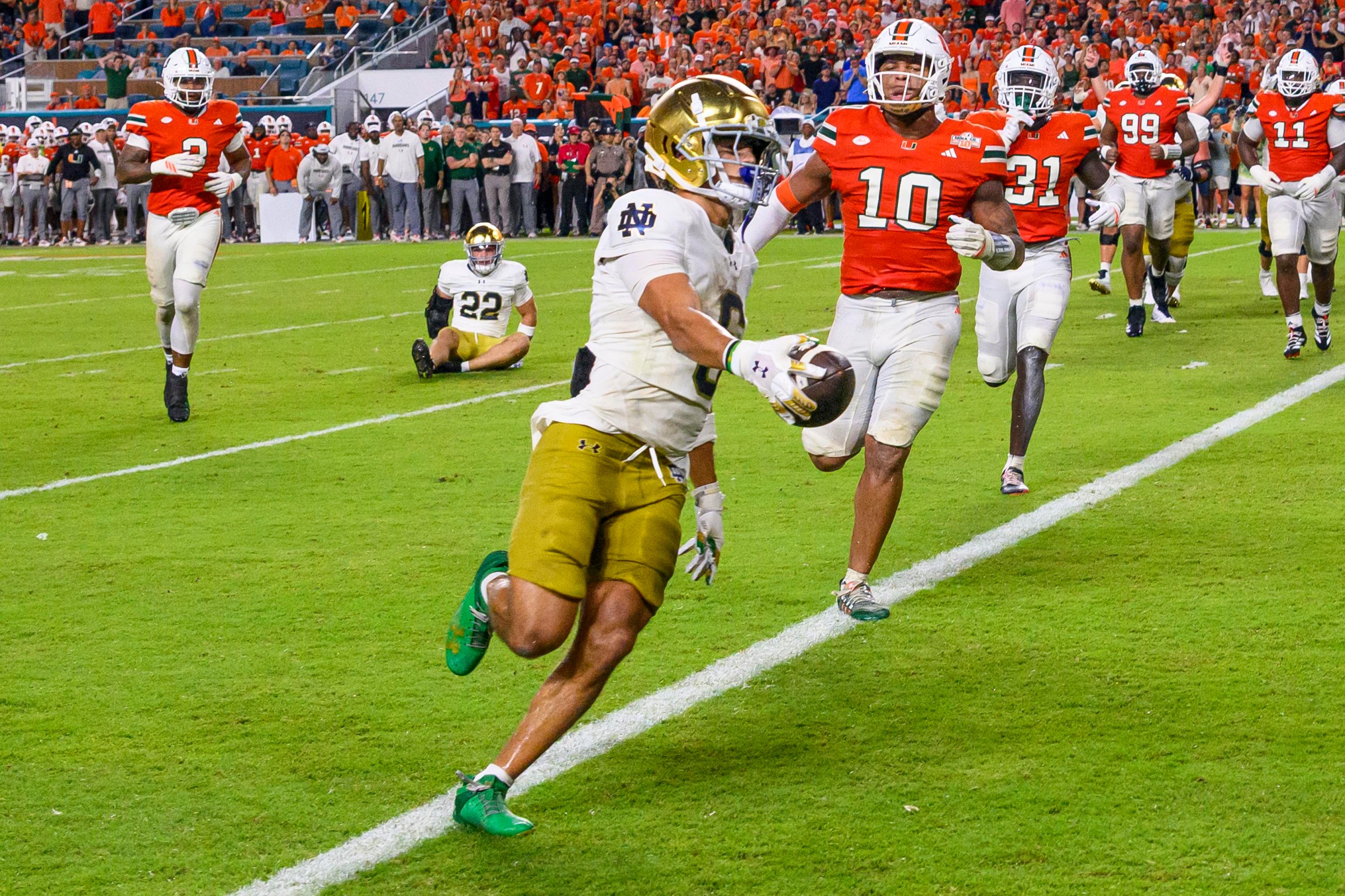 MIAMI GARDENS, FL - AUGUST 31: Notre Dame wide receiver Jordan Faison (6) runs with the ball to score a touchdown during the college football game against the University of Miami Hurricanes on August 31, 2025 at the Hard Rock Stadium in Miami Gardens, FL. (Photo by Doug Murray/Icon Sportswire via Getty Images)