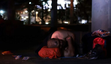 600+ people sleep on Miami’s streets. Here’s why they might soon face arrest