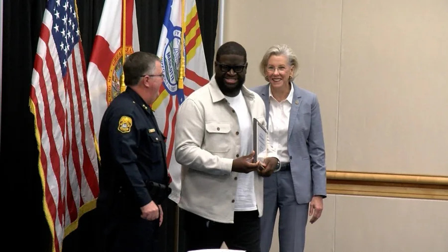 Tampa police honor WFLA photojournalist who helped find missing girl