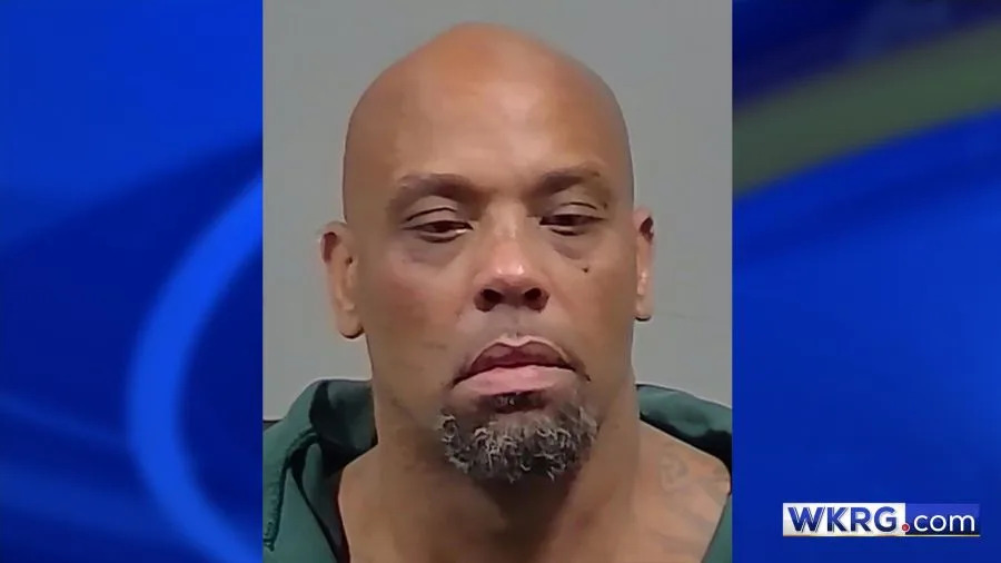 Man with numerous warrants in Alabama and Florida arrested after chase leads to crash