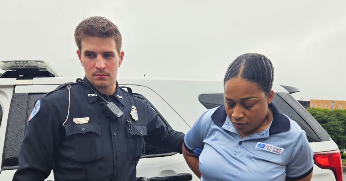 Tallahassee USPS clerk Napeaches Blair arrested for theft