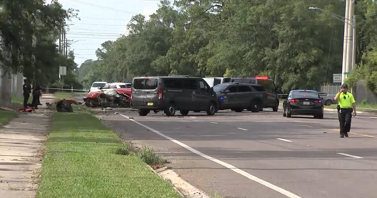 Man killed in single-car crash on Jacksonville's Westside, police say