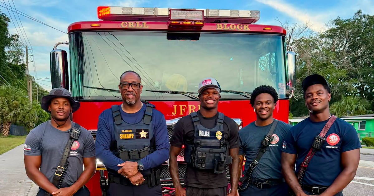 Travis Hunter beats firefighters to scene of a call