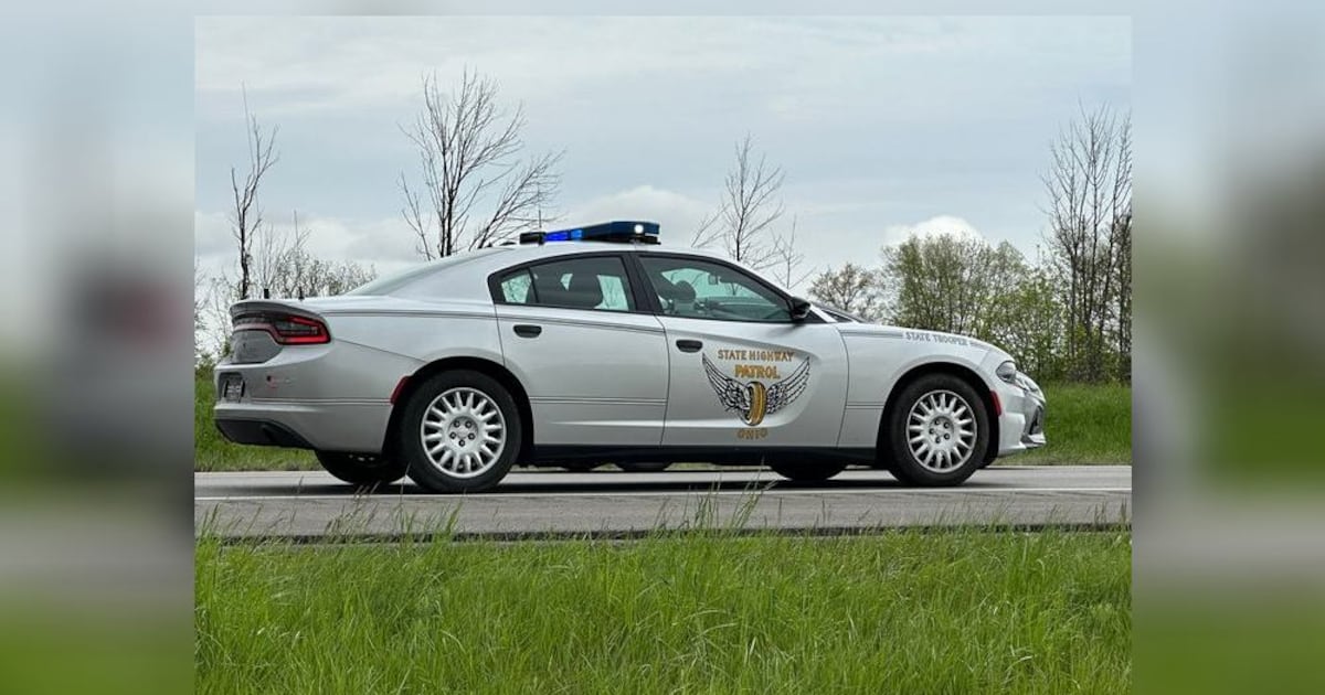 Right lane closed due to crash on I-75 in Miami County