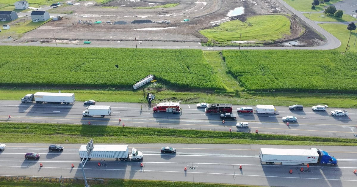 Right lane closed, hazmat requested after semi crash on I-75 in Miami Co