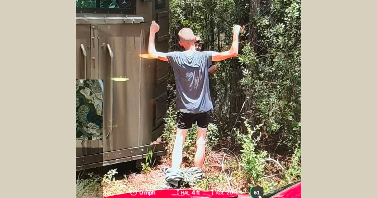 Armed person barricaded in car on Oakleaf Plantation Parkway in custody, sheriff says