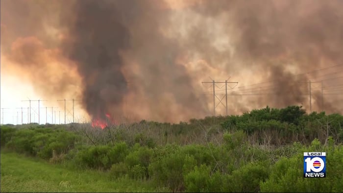 Brush fire in West Broward continues to burn thousands of acres