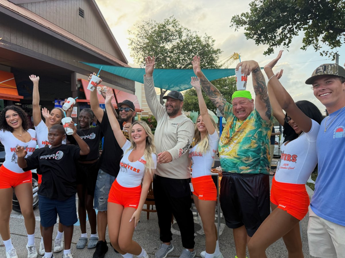 Classic Cars on the Menu at Hooters on July 28