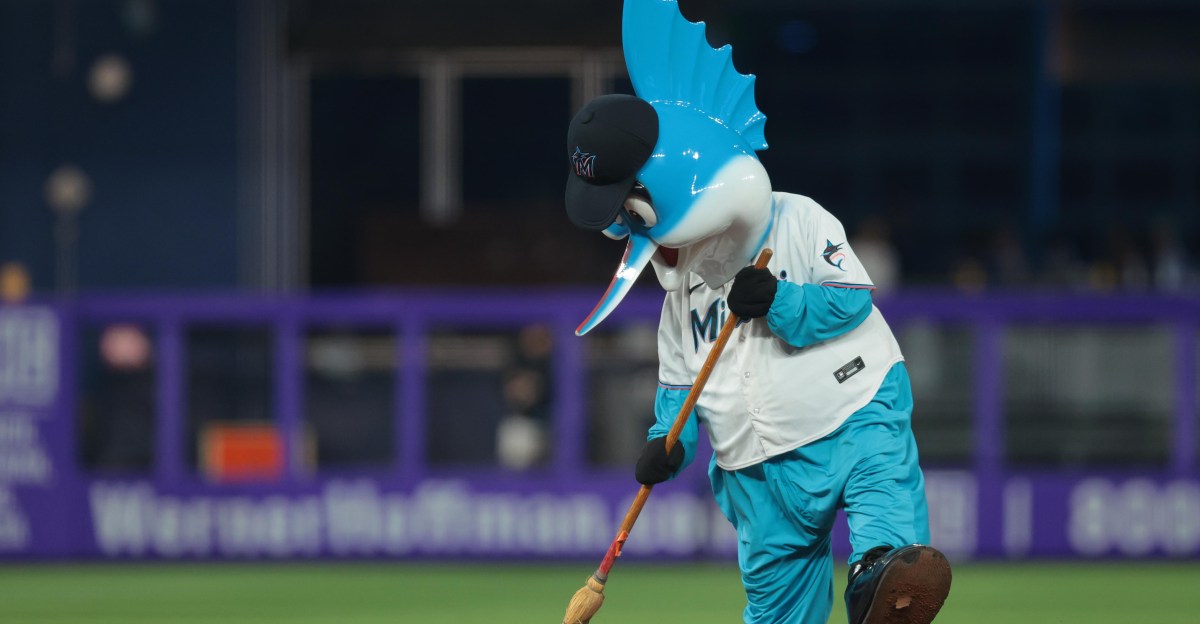 Mariners pay for their mistakes, get swept in Miami