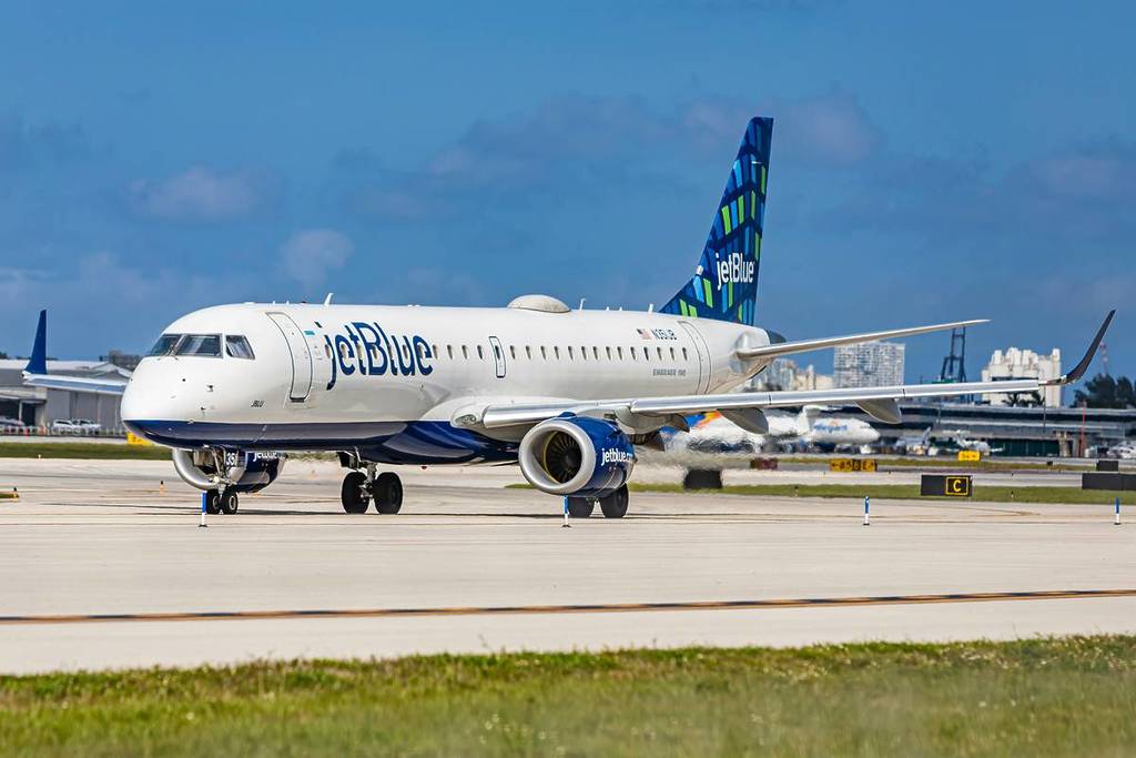 A JetBlue plane on the runway in FLL Airport