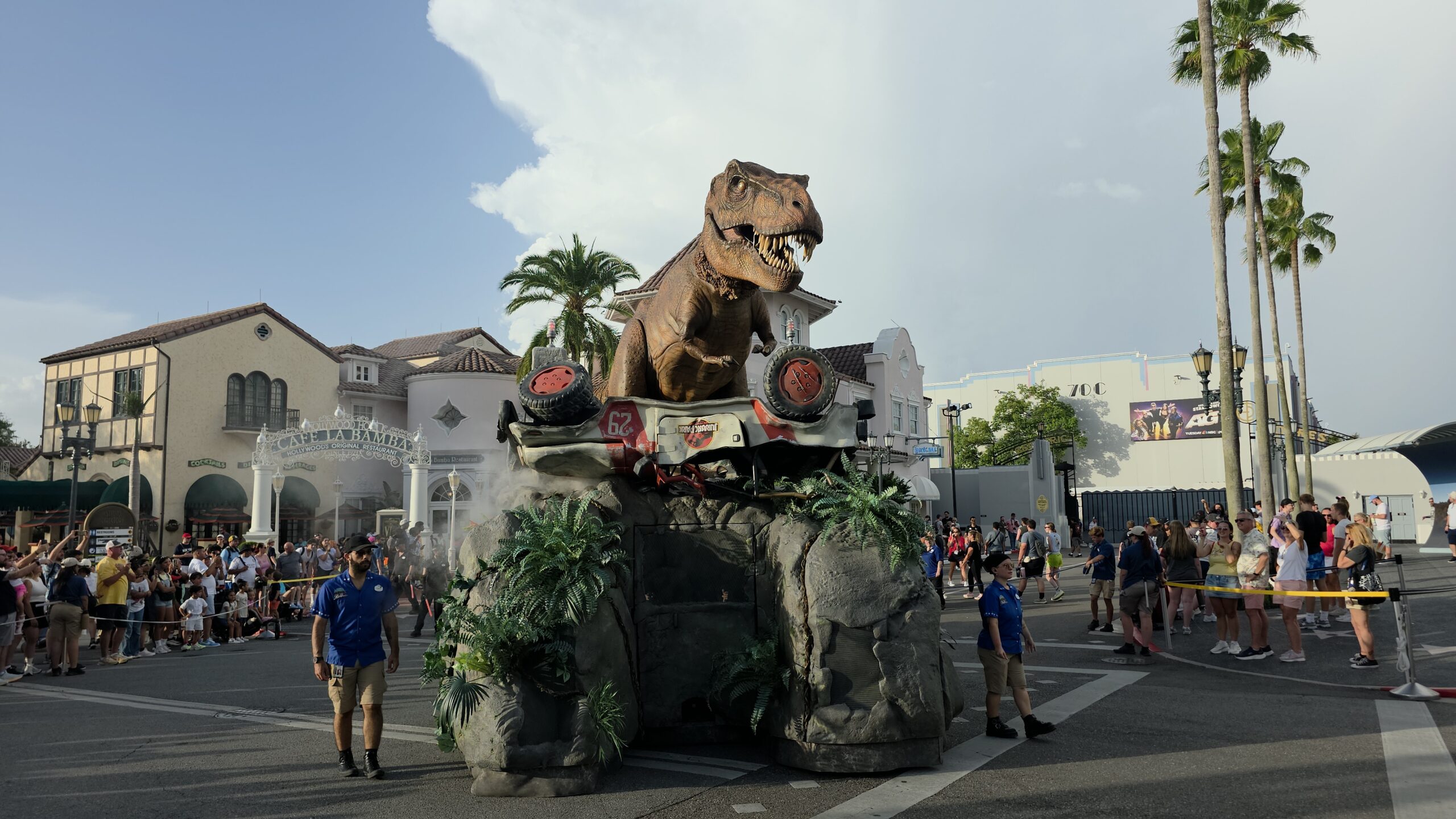Universal Mega Movie Parade is back at Universal Studios Florida for 2026. The parade features classic Universal IPs like Jurassic Park and E.T. as well as newer franchises like Sing and Kung Fu Panda.
