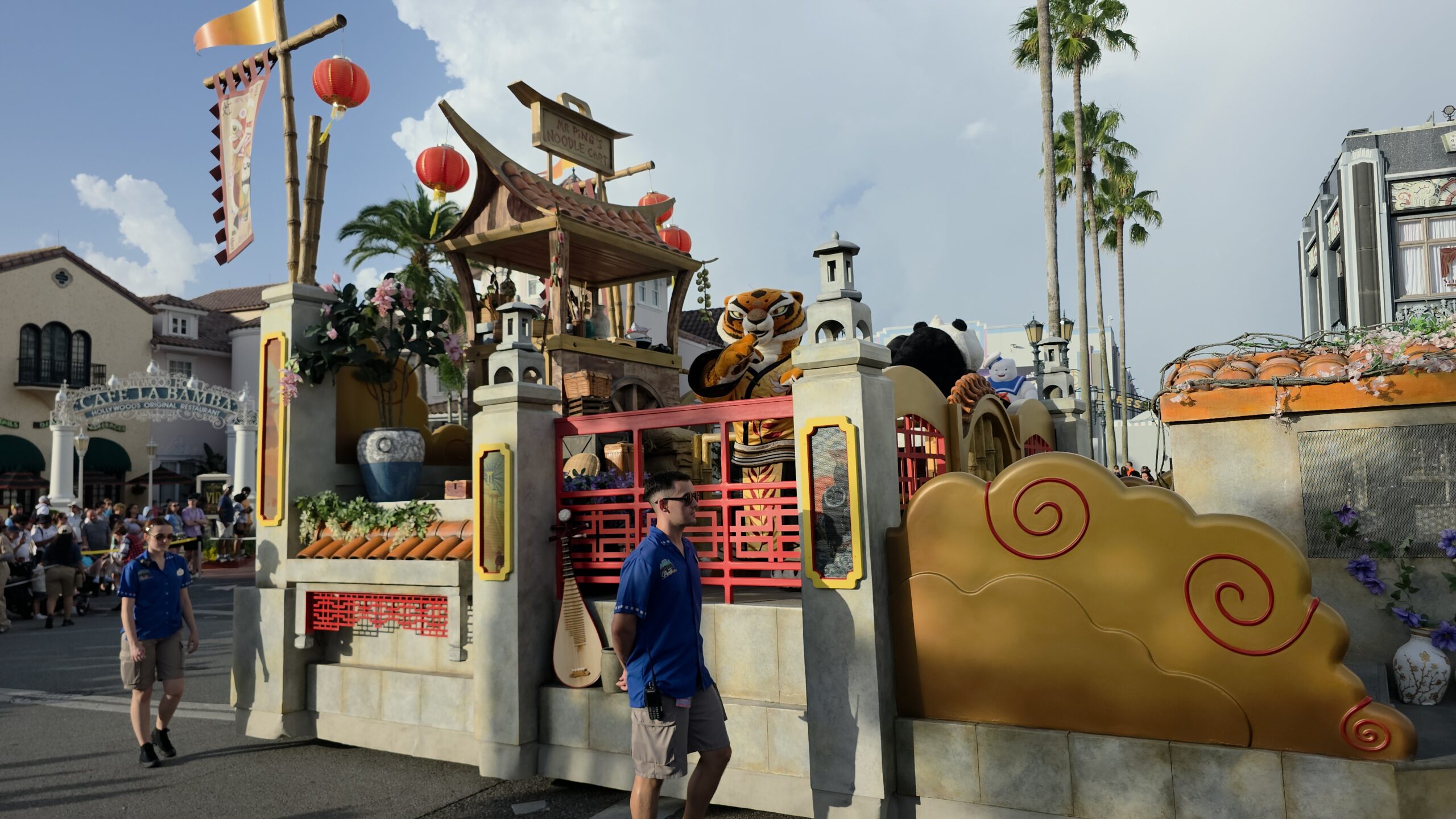 Universal Mega Movie Parade is back at Universal Studios Florida for 2026. The parade features classic Universal IPs like Jurassic Park and E.T. as well as newer franchises like Sing and Kung Fu Panda.