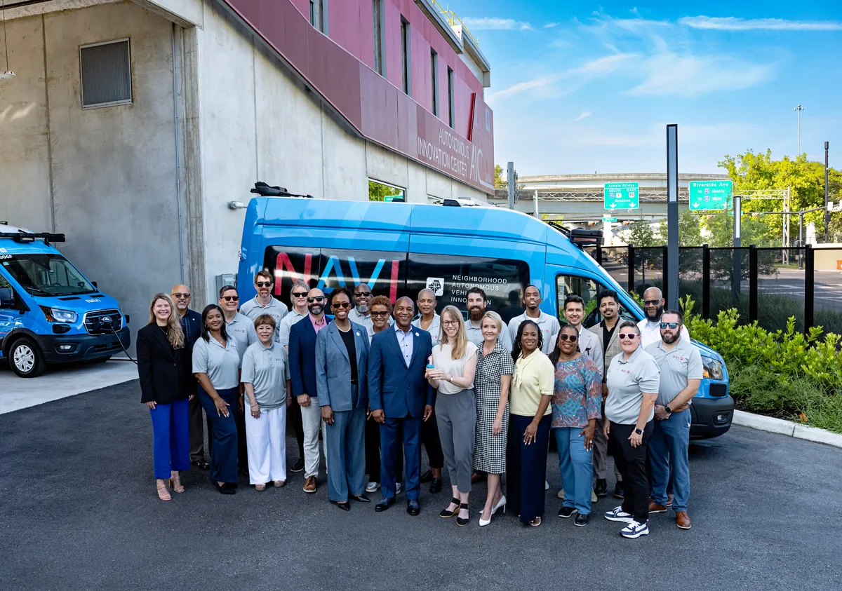 Jacksonville's autonomous bus project NAVI completes first year; JTA CEO Nat Ford to resign in January 2027
