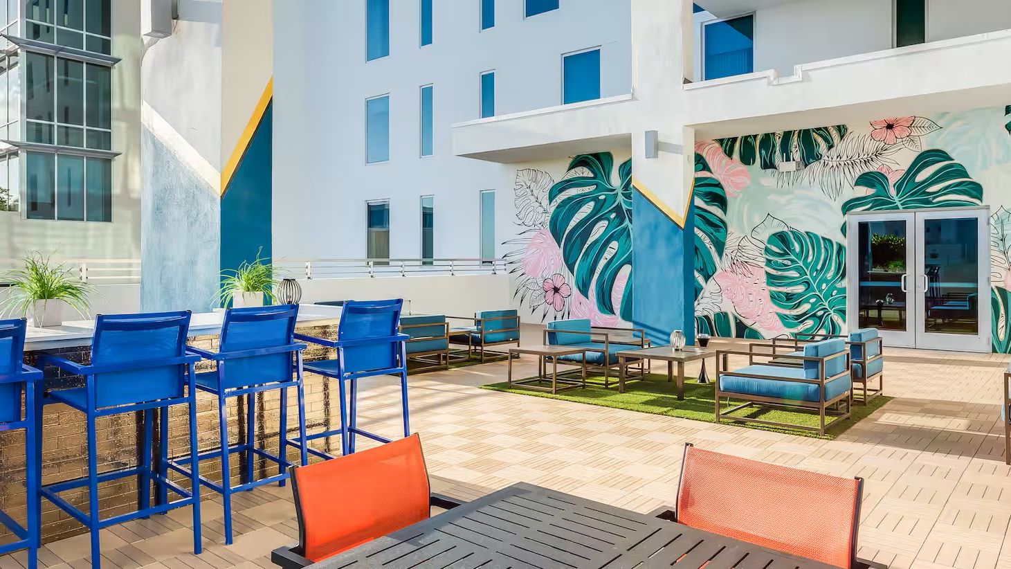 A picture of the outdoor area of the SERENA Hotel Aventura Miami, Tapestry Collection by Hilton