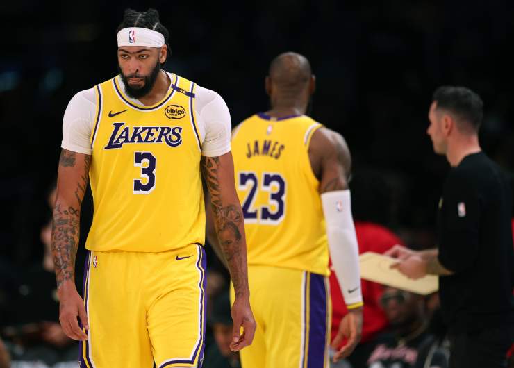 Philadelphia 76ers v Los Angeles Lakers