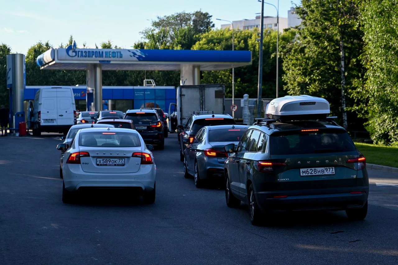 A line of vehicles wait to refuel at gas station in Moscow, Russia on June 21, 2026. (AA Photo)
