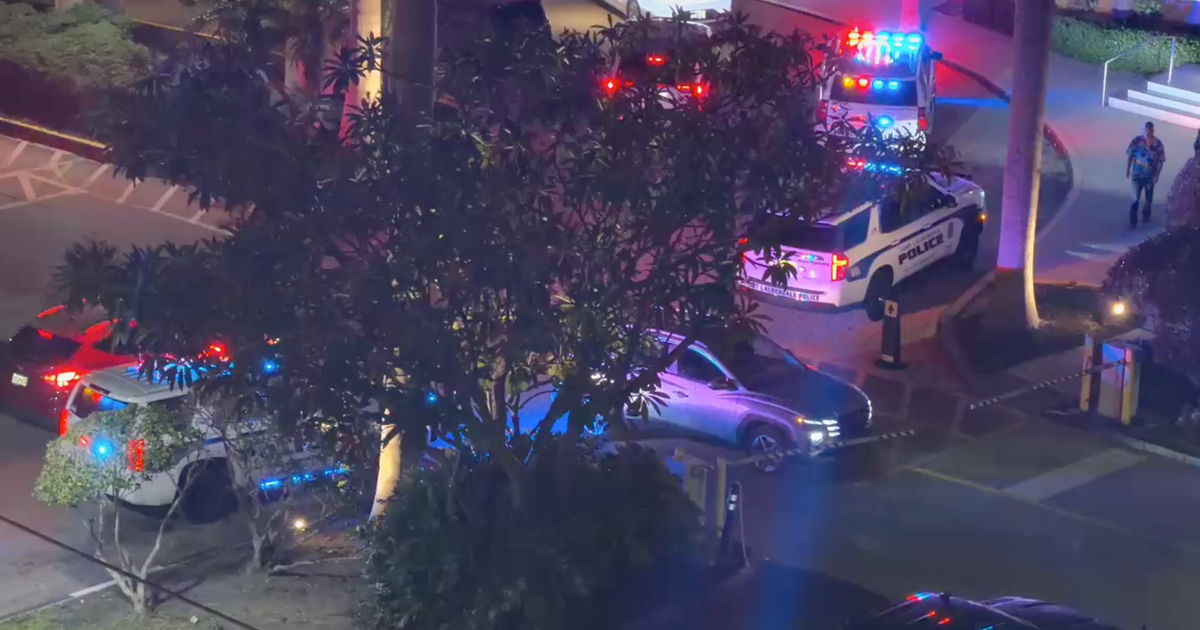 Police search for suspect after man is shot while on a boat near hotel in Fort Lauderdale on 4th of July